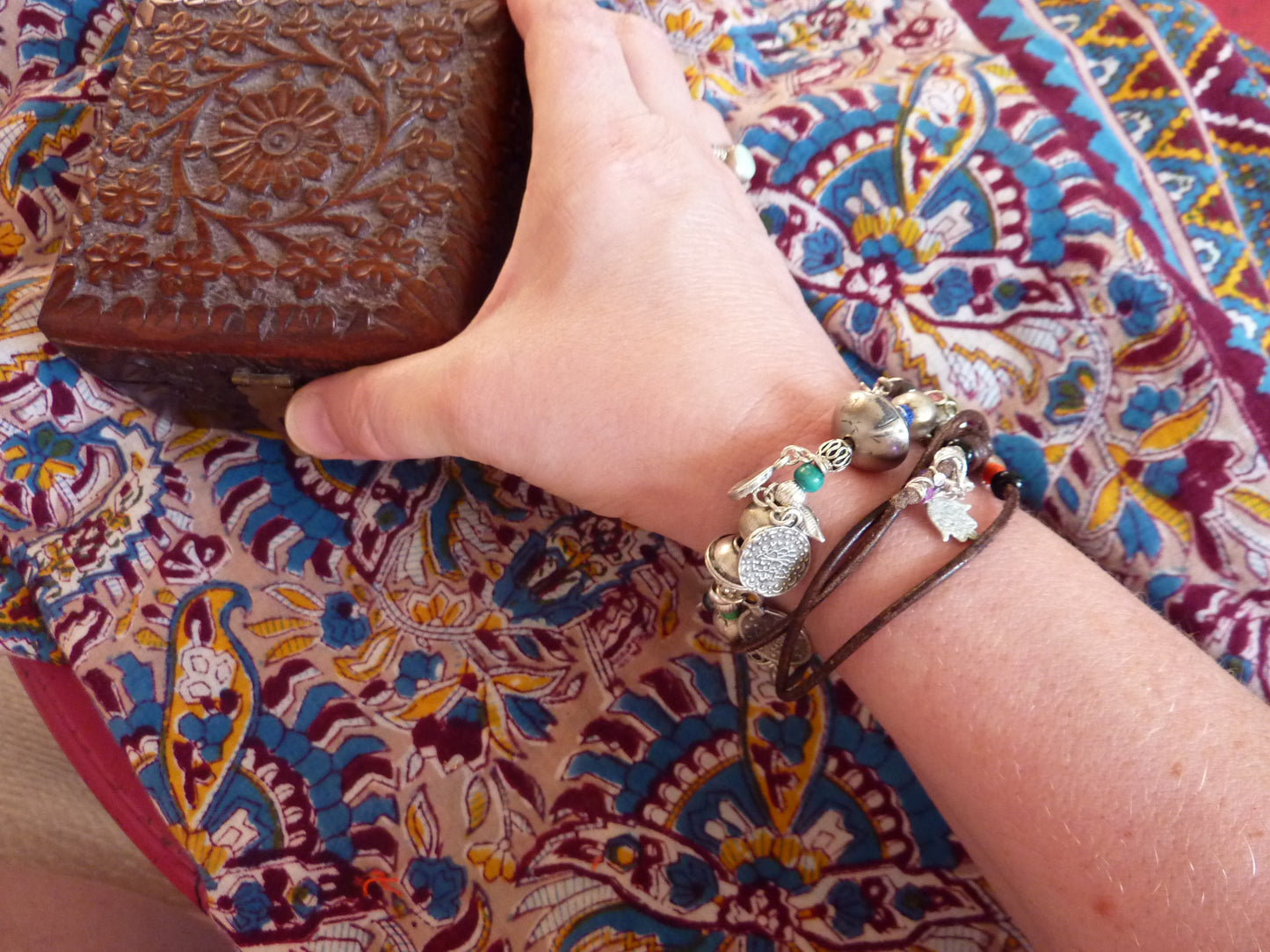 Collier bracelet d'inspiration tzigane - argent, perles ethniques, breloques et pierres semi-précieuses - pièce unique