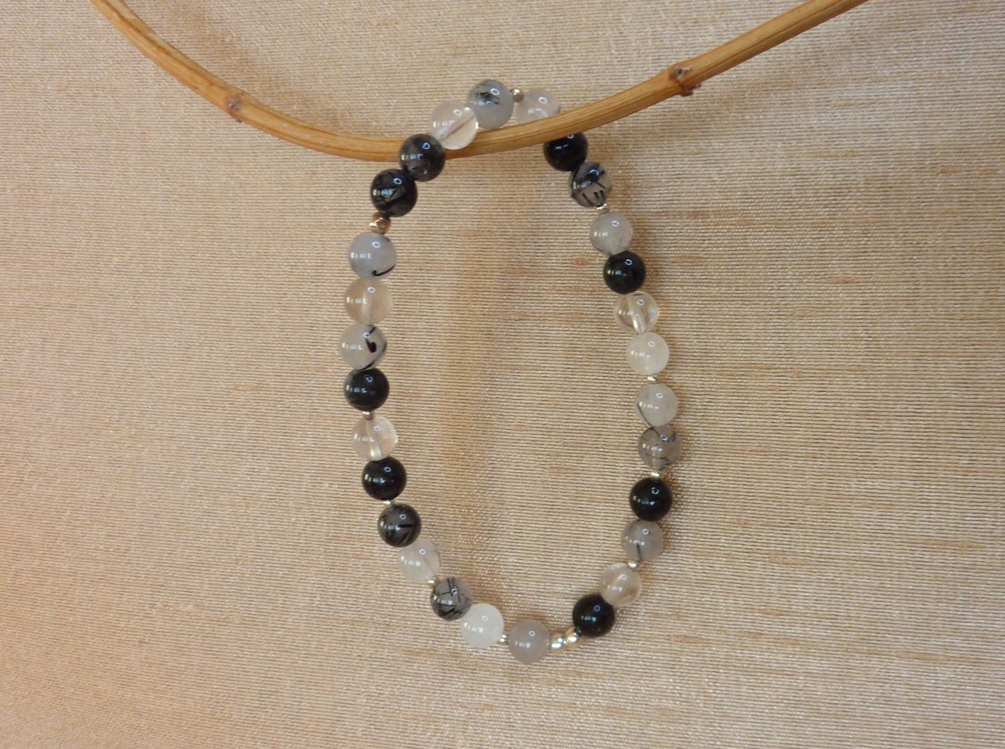 Bracelet de quartz à tourmaline noire et petites perles d'argent